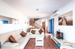 Posezení v ubytování 158 - Villa Elana Presented By Villas Now Ltd