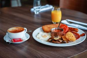 Breakfast options available to guests at Kings Hotel 