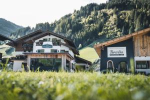 Üldine mäevaade või majutusasutusest Hotel Landhaus Neumayr pildistatud vaade