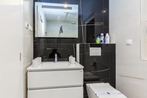 Kuchyňa alebo kuchynka v ubytovaní Apartment JOY + 24 fotografií