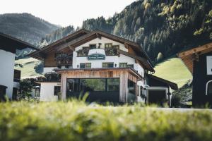 Üldine mäevaade või majutusasutusest Hotel Landhaus Neumayr pildistatud vaade