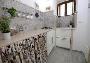 Kuchyňa alebo kuchynka v ubytovaní Casa Vacanza Zeus + 27 fotografií