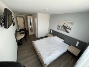 Postel nebo postele na pokoji v ubytování Airporthotel Grenchen