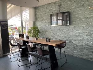 TV a/nebo společenská místnost v ubytování Airporthotel Grenchen