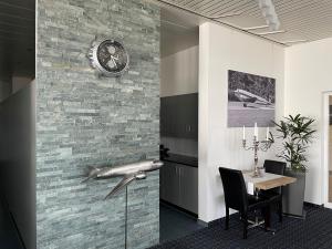 Kuchyň nebo kuchyňský kout v ubytování Airporthotel Grenchen