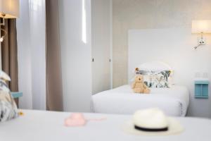 Postel nebo postele na pokoji v ubytování Hôtel Byakko Nice