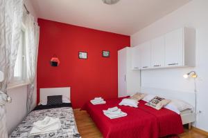 Postel nebo postele na pokoji v ubytování J.B. Beachfront Suites
