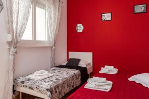 Postel nebo postele na pokoji v ubytování J.B. Beachfront Suites
