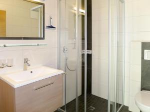 Koupelna v ubytování Apartment Hanser by Interhome