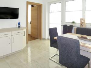 TV a/nebo společenská místnost v ubytování Apartment Hanser by Interhome