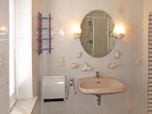 Ένα μπάνιο στο Holiday Home Boche by Interhome