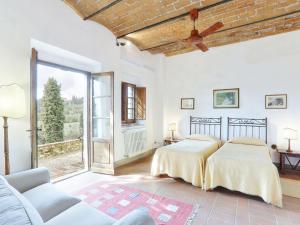Un pat sau paturi într-o cameră la Apartment La Vecchia Cantina by Interhome