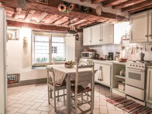 Kuchyň nebo kuchyňský kout v ubytování Apartment Palazzo Cittadella by Interhome