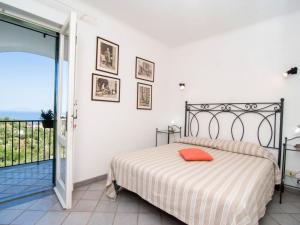 A bed or beds in a room at Holiday Home Isastia by Interhome