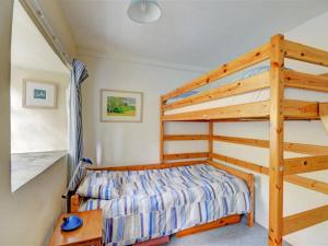 Una cama o camas cuchetas en una habitación  de Apartment St Andrews Court by Interhome