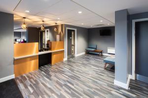 an office lobby with a desk and a waiting room at University of Bath Summer Accommodation in Bath