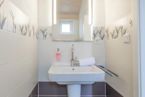 Koupelna v ubytování Ferienhaus Strandflieder + 8 fotografií