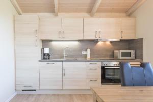 Kuchyň nebo kuchyňský kout v ubytování Ferienhaus Strandflieder