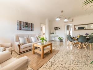 Χώρος καθιστικού στο Holiday Home Gambaner by Interhome
