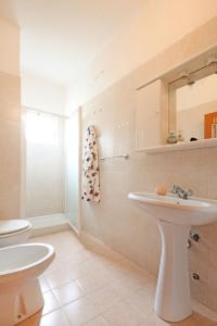 Vannituba majutusasutuses Apartment Casa Centrale by Interhome