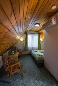 O zonă de relaxare la Babi Guesthouse - Babi Vendégház