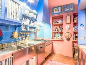 Kuchyňa alebo kuchynka v ubytovaní Villa La Casa Vivente by Interhome