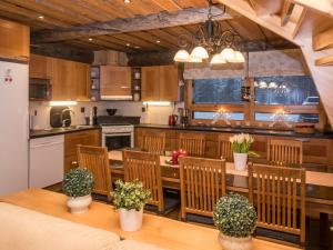 Kuchyň nebo kuchyňský kout v ubytování Holiday Home Villa aurora by Interhome