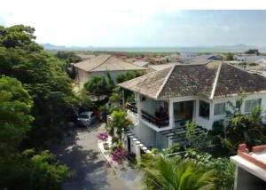 uma vista aérea de uma casa em Villa Bella Vista em Cabo Frio