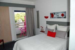 Кровать или кровати в номере Hotel du Porge