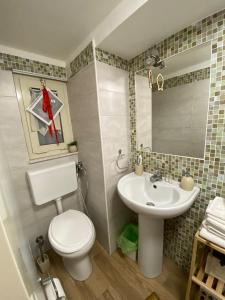 Bilik mandi di Viky House +54 gambar