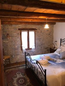 a bedroom with a large bed and a window at Casa Stayerat-holiday home Segusino-Valdobbiadene in Sequsino