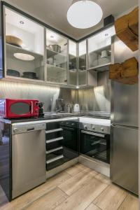 Köök või kööginurk majutusasutuses HOMEABOUT DIEGO DE LEÓN Apartment I