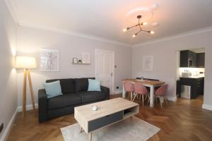 Χώρος καθιστικού στο Charming two bedroom, two bathroom detached cottage