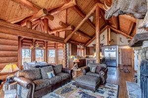 a living room with a couch and chairs in a cabin at Two Bears in Franklin