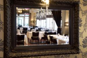 Restoran või mõni muu söögikoht majutusasutuses Hotel Restaurant du Centre et du Lauragais