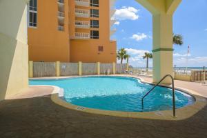 einem kleinen Pool vor einem Gebäude in der Unterkunft Celadon Beach Resort #1104 by Book That Condo in Panama City Beach