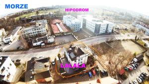 widok z góry na miasto z mapą w obiekcie Lalala w mieście Sopot