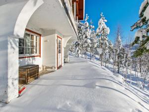 Holiday Home Alppikylä 13b paritalo by Interhome v zimě