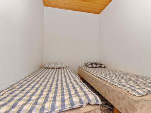 Postel nebo postele na pokoji v ubytování Holiday Home Alppikylä 13b paritalo by Interhome