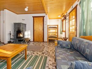 Posezení v ubytování Holiday Home Alppikylä 13b paritalo by Interhome