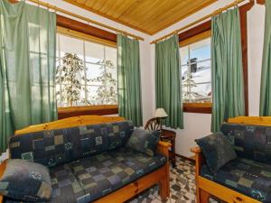 Posezení v ubytování Holiday Home Alppikylä 13b paritalo by Interhome