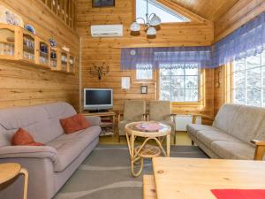 Posezení v ubytování Holiday Home Lomaluola 5a paritalo by Interhome