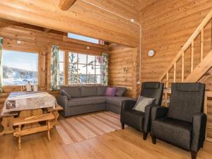 Posezení v ubytování Holiday Home Alppimaja a paritalo by Interhome