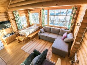 Posezení v ubytování Holiday Home Alppimaja a paritalo by Interhome