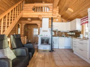 Kuchyň nebo kuchyňský kout v ubytování Holiday Home Alppimaja a paritalo by Interhome