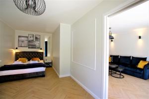 Una cama o camas en una habitación de Apartamenty Royal Maris 7 - najlepsza lokalizacja w Ustce, blisko plaży i portu, bezpłatny parking, ścisłe centrum