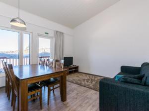 Posezení v ubytování Holiday Home Skivillas 61 ukkohalla - b10 by Interhome