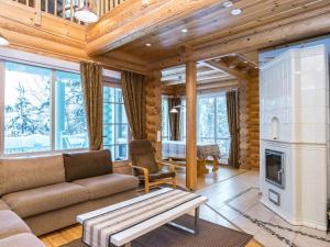 Posezení v ubytování Holiday Home Hallantähti cottage by Interhome