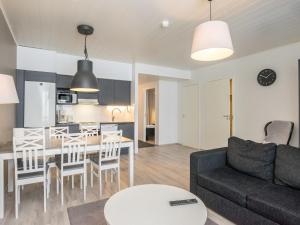 Kuchyň nebo kuchyňský kout v ubytování Holiday Home Skivillas paljakka 6- - 2 bedrooms by Interhome