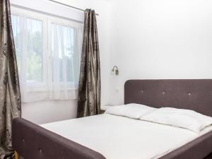 Holiday Home Francois by Interhome tesisinde bir odada yatak veya yataklar